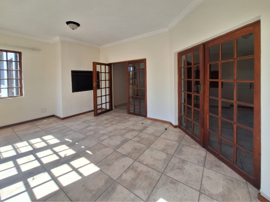 To Let 3 Bedroom Property for Rent in Meerhof North West